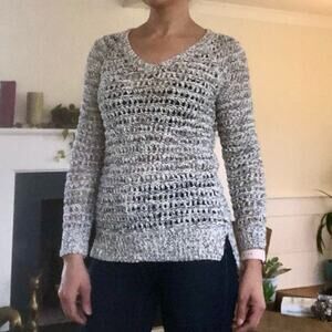 Loft  Petite Black & White Knit Sweater – Cozy Classic for Petite Size XXS